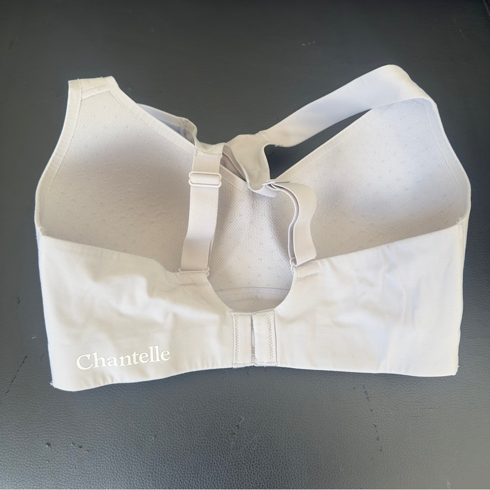 Chantelle Women's Soft Cream Bra